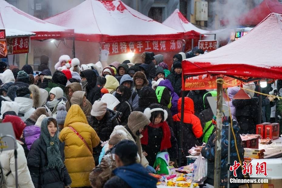 完美体育官网访问哈尔滨红专街早市 东北特点美食开放吃(图1)