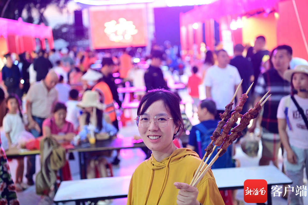 “食”正在三亚年货节！南北完美体育官网滋味齐聚 美食真“撩”人(图3)