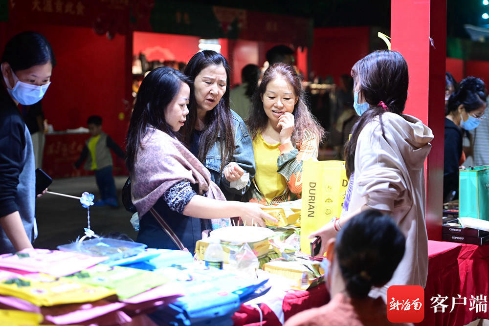 “食”正在三亚年货节！南北完美体育官网滋味齐聚 美食真“撩”人(图4)