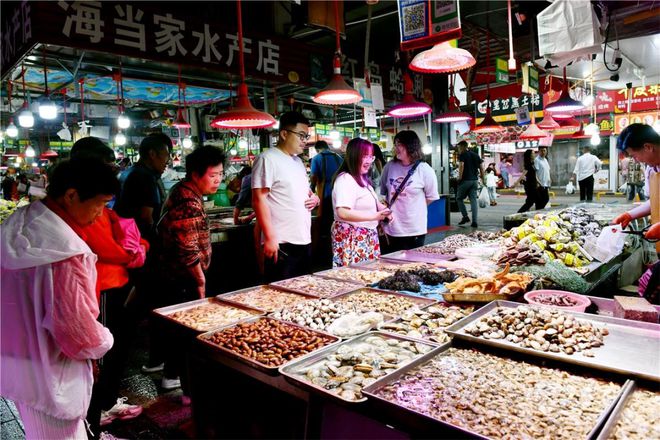 完美体育官网这些“美食圈”绝对推倒你的胃…… 市北美食“夜江湖” 越夜越飘香(图3)