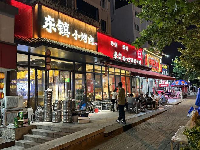 完美体育官网这些“美食圈”绝对推倒你的胃…… 市北美食“夜江湖” 越夜越飘香(图6)